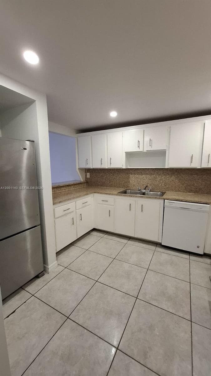 6950 Miami Gardens Dr # 201, Hialeah FL 33015 — 2