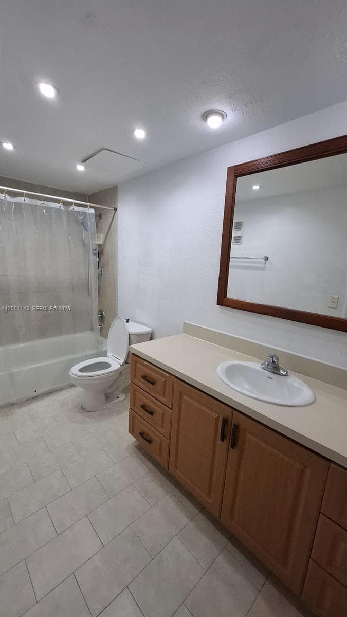 6950 Miami Gardens Dr # 201, Hialeah FL 33015 — 10