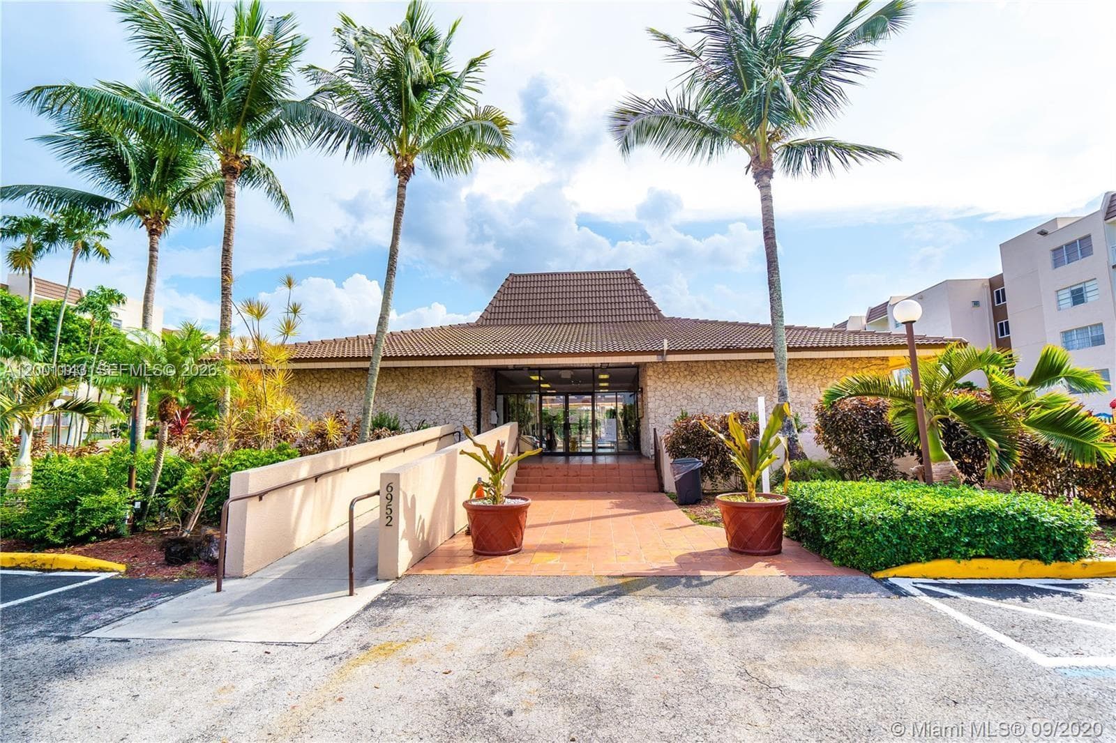 6950 Miami Gardens Dr # 201, Hialeah FL 33015 — 11