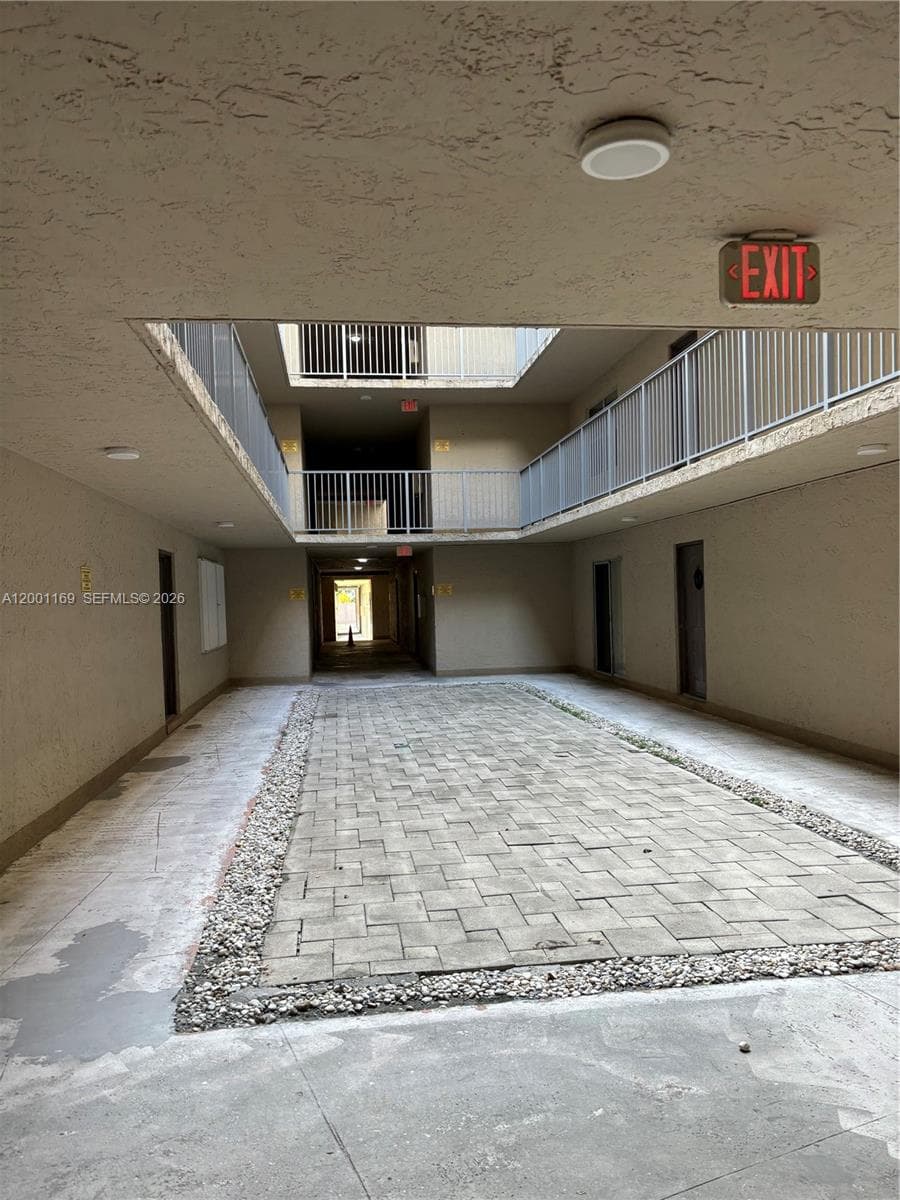 10900 SW 104th St # 303, Miami FL 33176 — 33