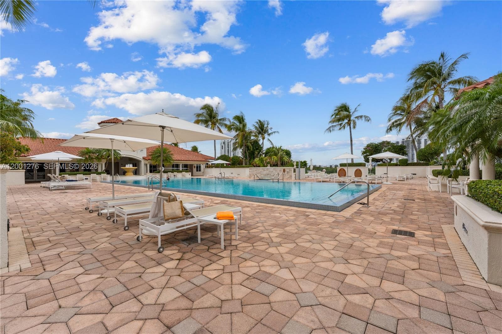 20000 E Country Club Dr # 610, Aventura FL 33180 — 33