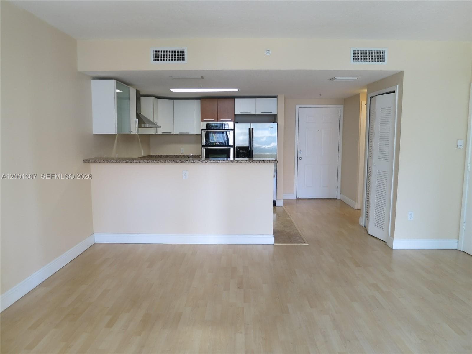 170 SE 14 ST # 1507, Miami FL 33131 — 3