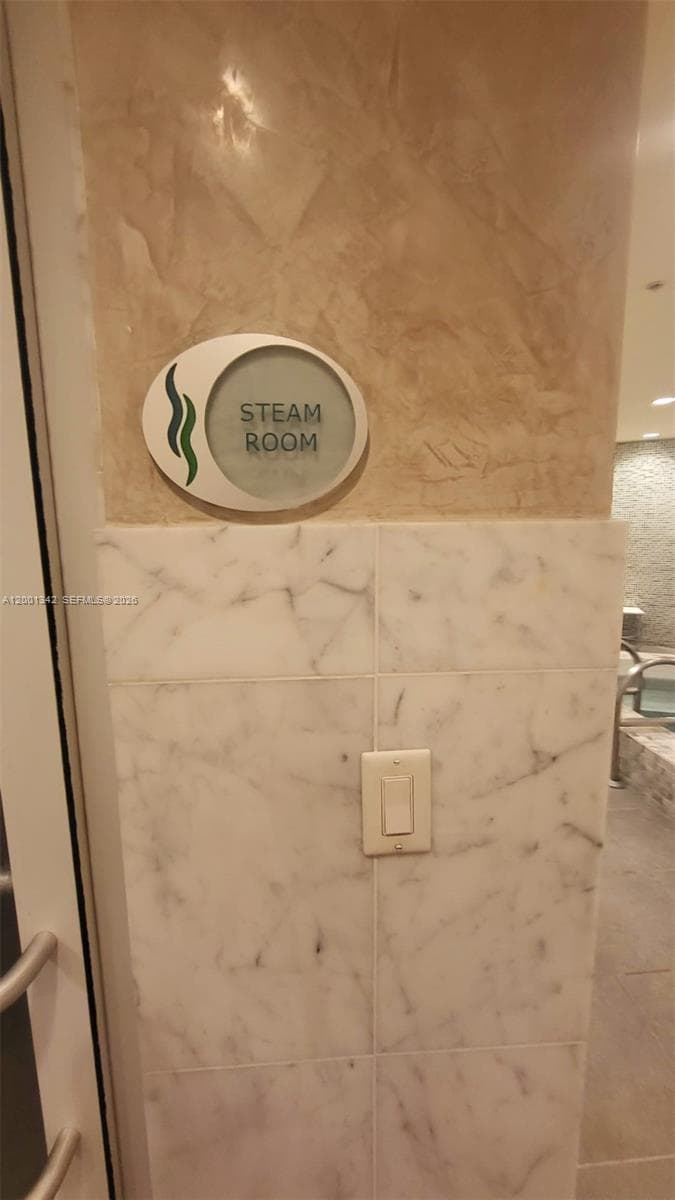 253 NE 2nd St # 1004, Miami FL 33132 — 27