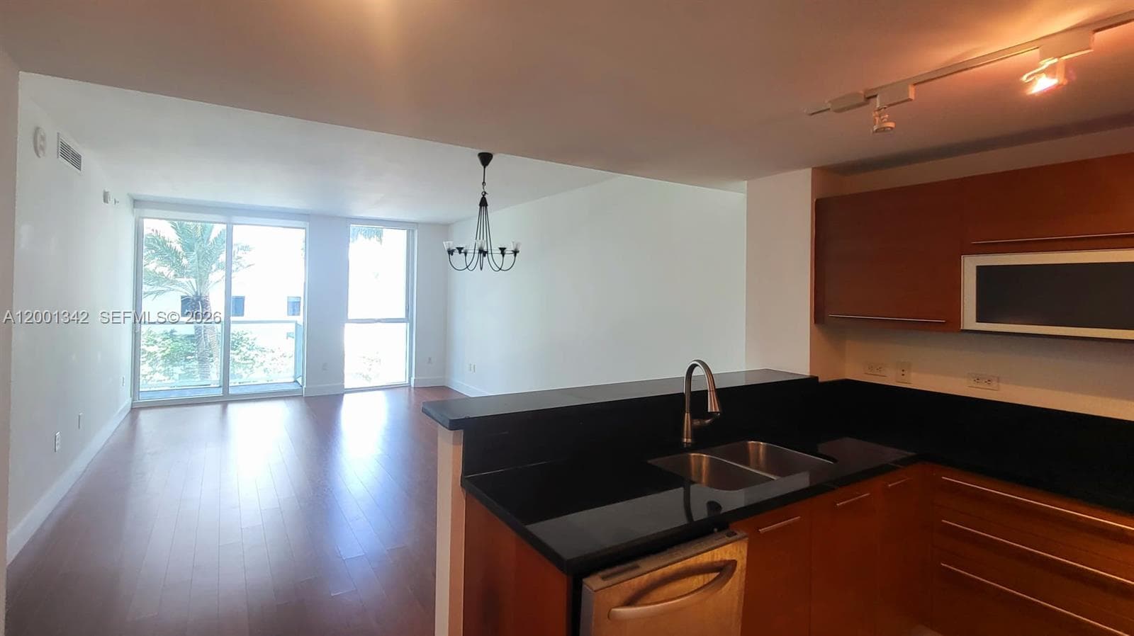 253 NE 2nd St # 1004, Miami FL 33132 — 5