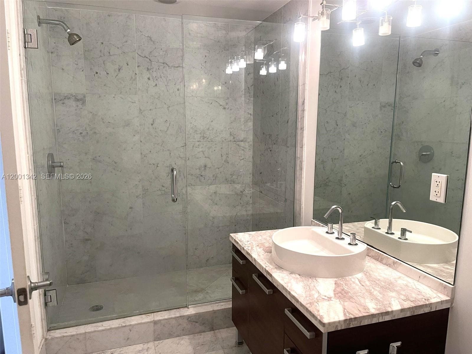 253 NE 2nd St # 1004, Miami FL 33132 — 14