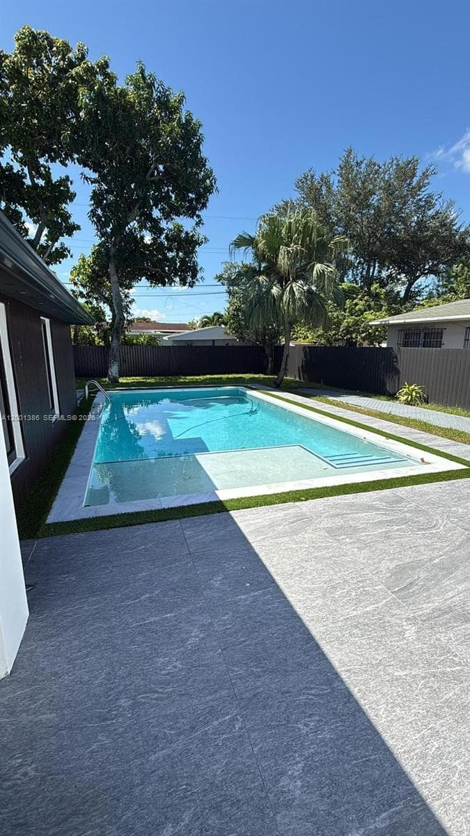 10460 SW 26th Ter, Miami FL 33165 — 26