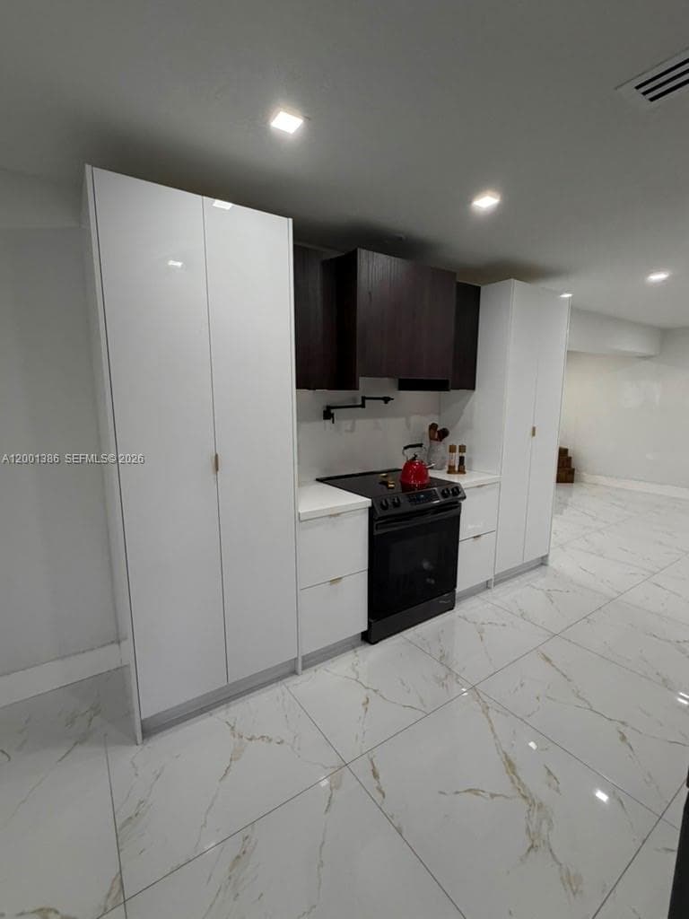 10460 SW 26th Ter, Miami FL 33165 — 5