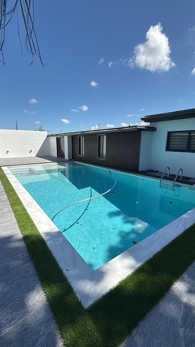 10460 SW 26th Ter, Miami FL 33165 — 24