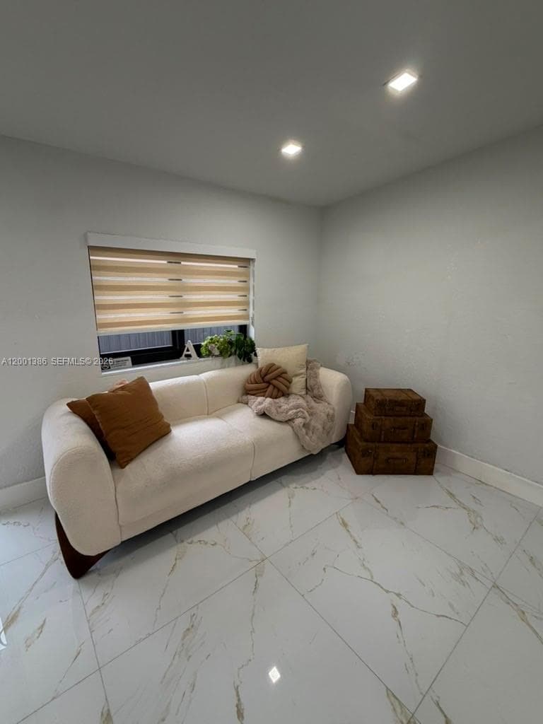 10460 SW 26th Ter, Miami FL 33165 — 11