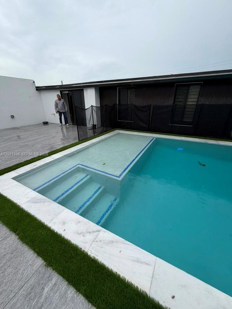 10460 SW 26th Ter, Miami FL 33165 — 25