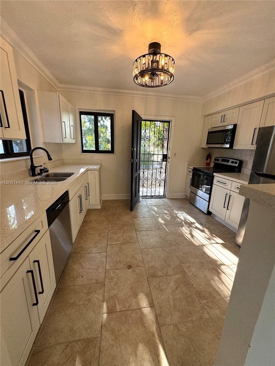 5530 NW Miami Ct, Miami FL 33127 — 6