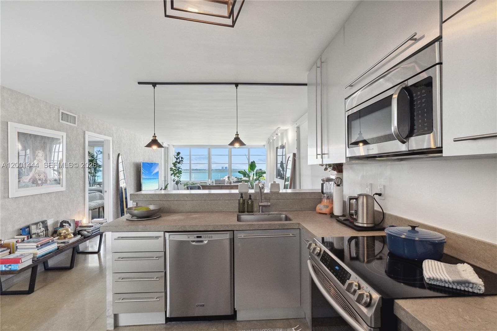 1670 lincoln Ct, Miami Beach FL 33139 — 3
