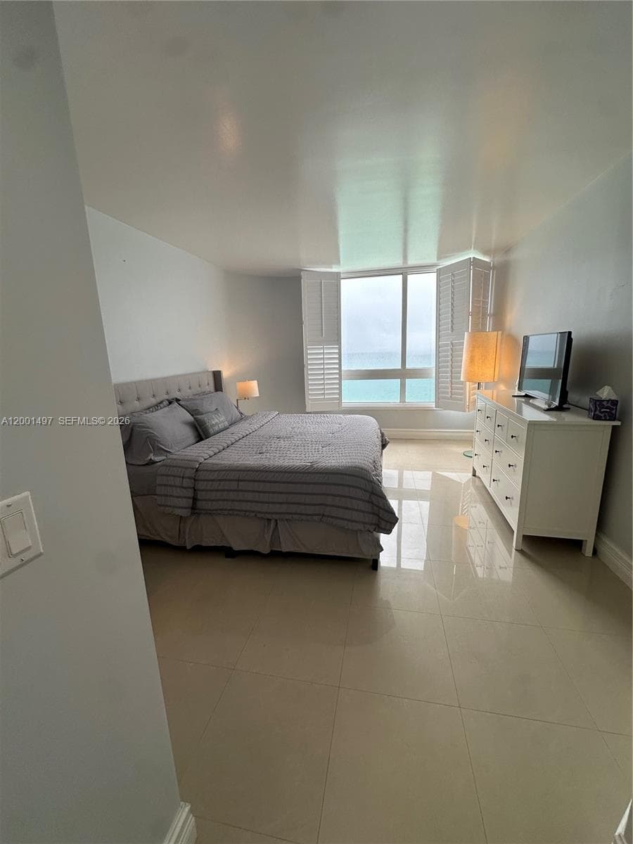 6365 Collins Ave # 1703, Miami Beach FL 33141 — 8