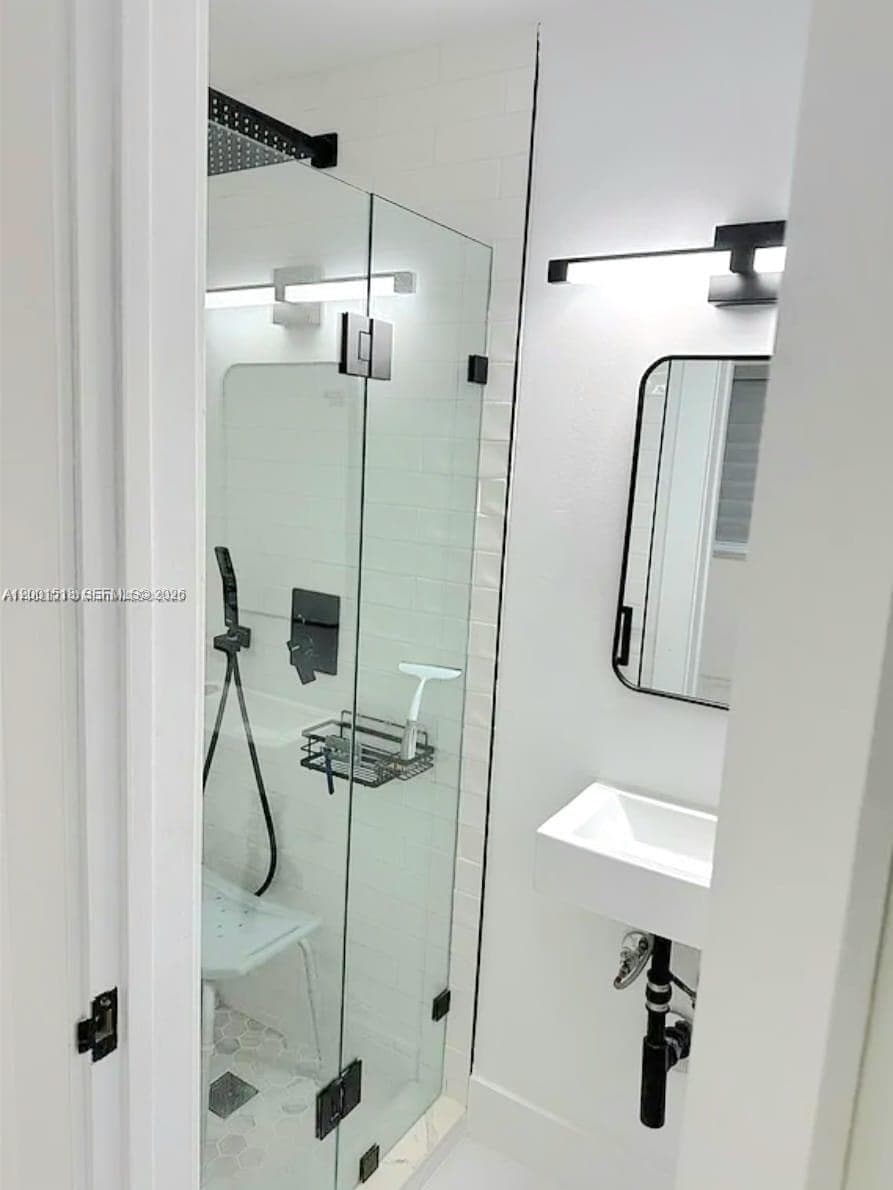 817 W 39th St # 2, Miami Beach FL 33140 — 17