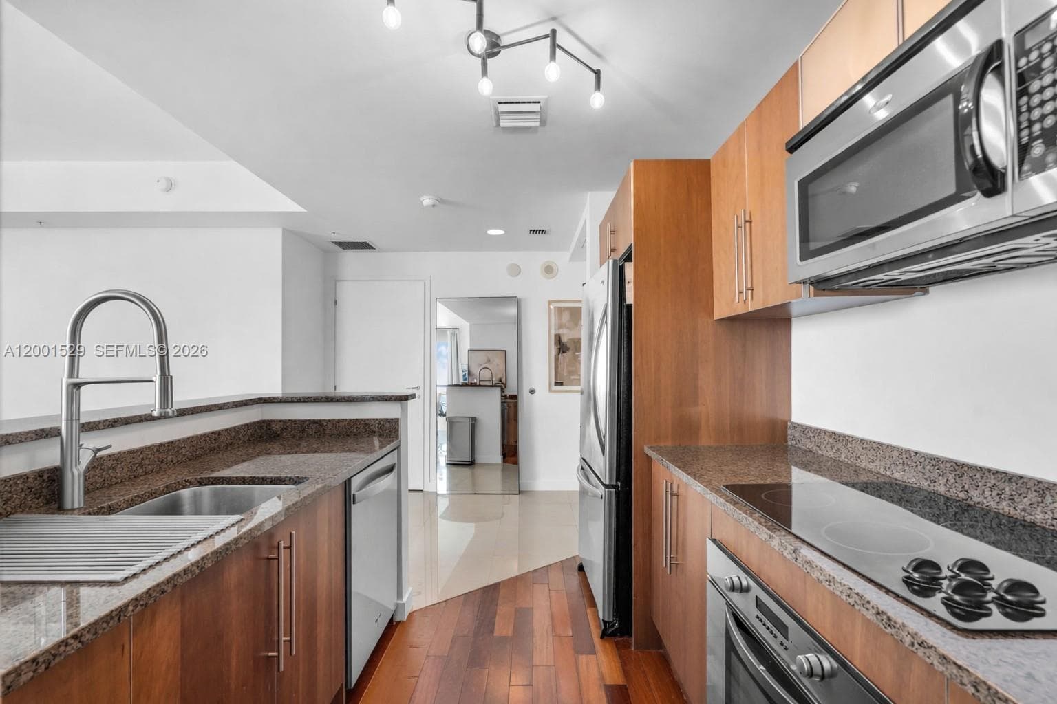 300 S Biscayne Blvd # 2416, Miami FL 33131 — 2