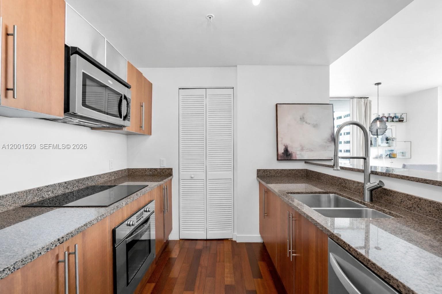 300 S Biscayne Blvd # 2416, Miami FL 33131 — 3