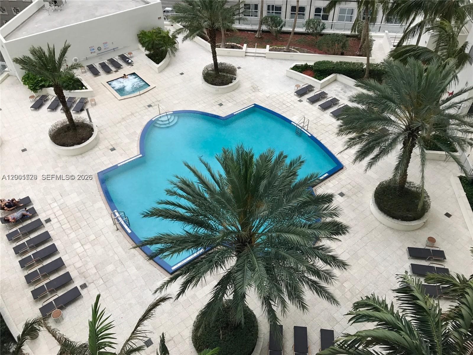 300 S Biscayne Blvd # 2416, Miami FL 33131 — 24