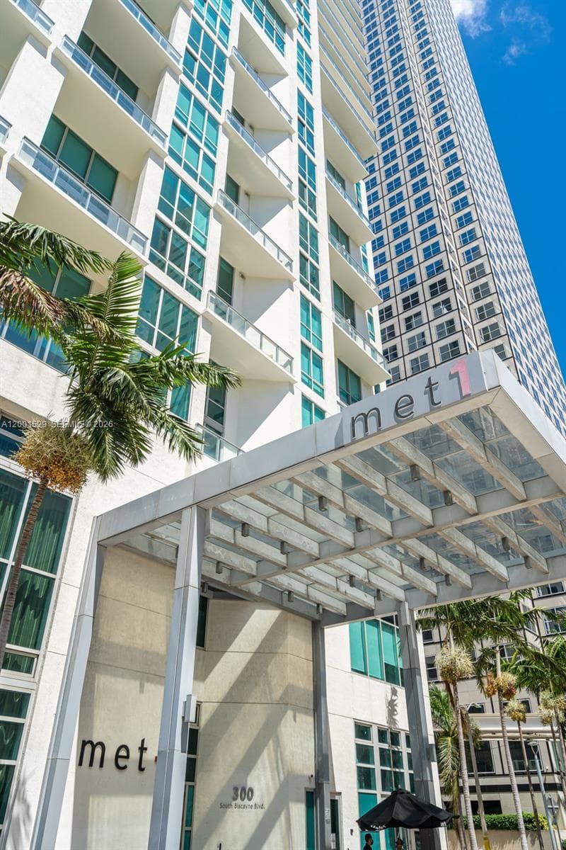 300 S Biscayne Blvd # 2416, Miami FL 33131 — 19