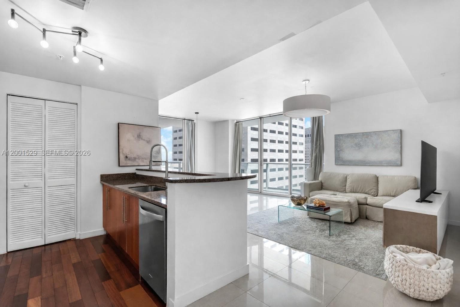 300 S Biscayne Blvd # 2416, Miami FL 33131 — 4