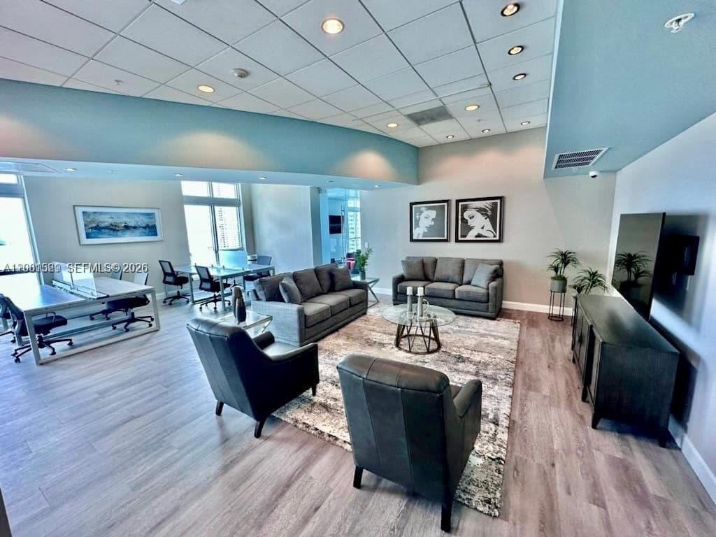 300 S Biscayne Blvd # 2416, Miami FL 33131 — 25