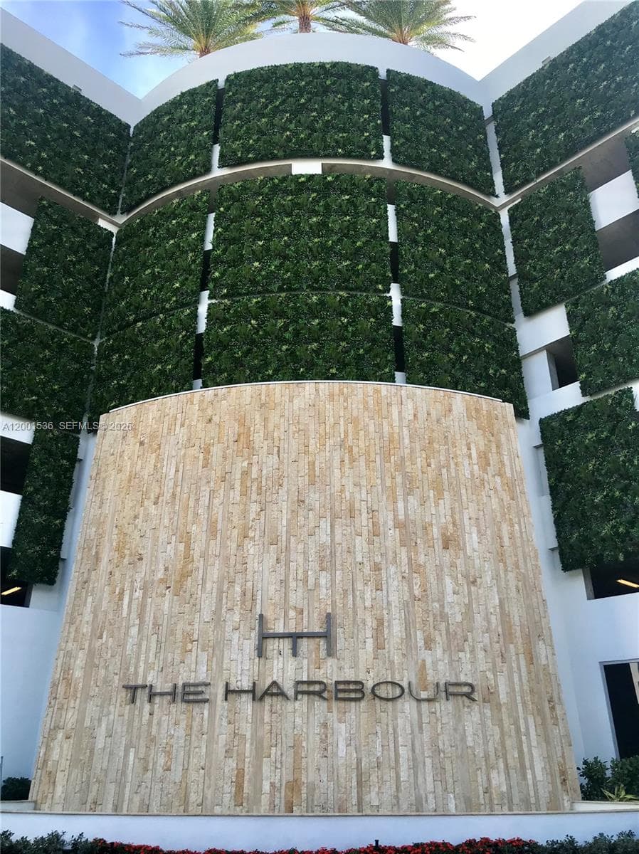 16385 Biscayne Blvd. # 1902, North Miami Beach FL 33160 — 1
