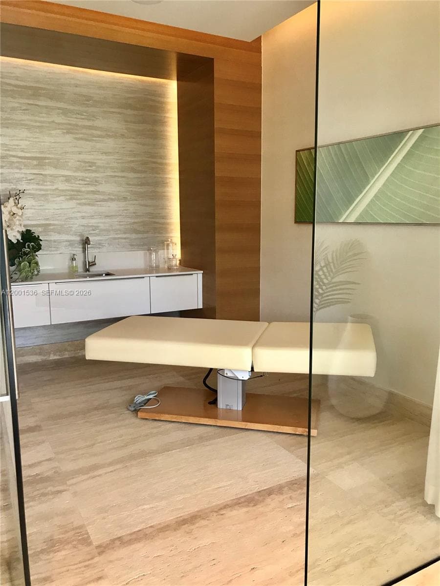 16385 Biscayne Blvd. # 1902, North Miami Beach FL 33160 — 25