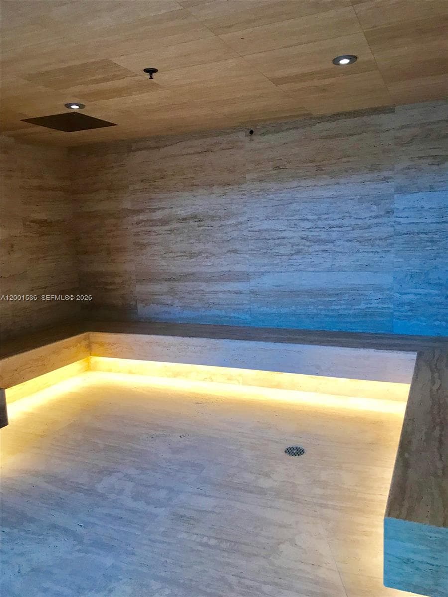 16385 Biscayne Blvd. # 1902, North Miami Beach FL 33160 — 21
