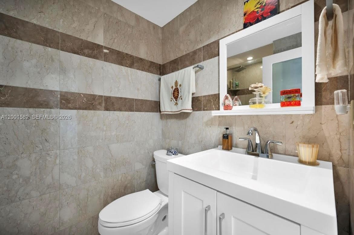 5601 Collins Ave # 903, Miami Beach FL 33140 — 7