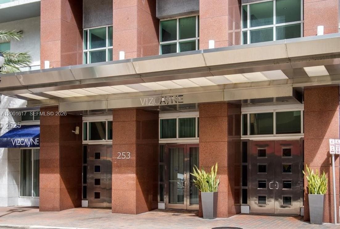 253 NE 2nd St # 1608, Miami FL 33132 — 27