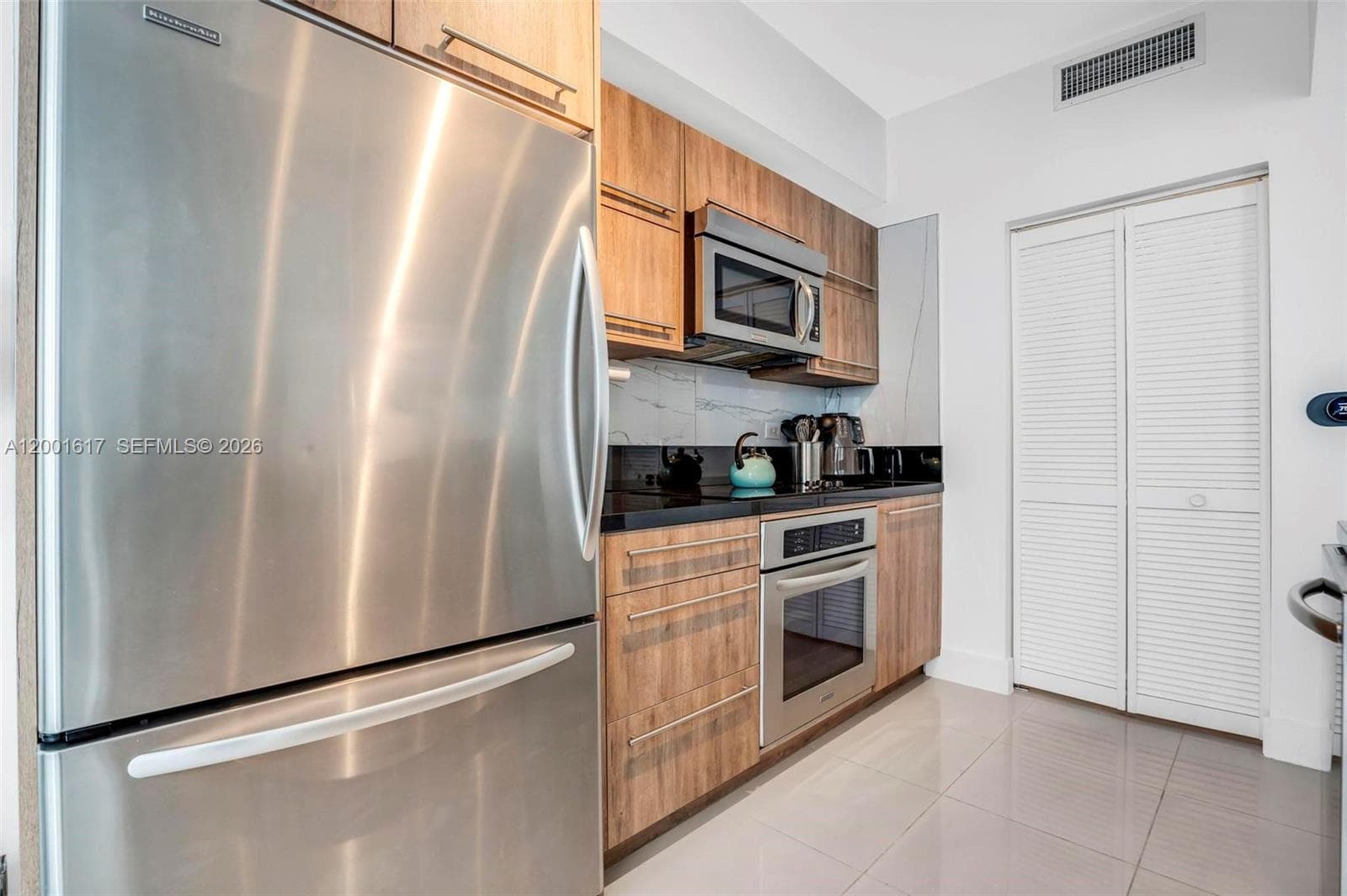 253 NE 2nd St # 1608, Miami FL 33132 — 5