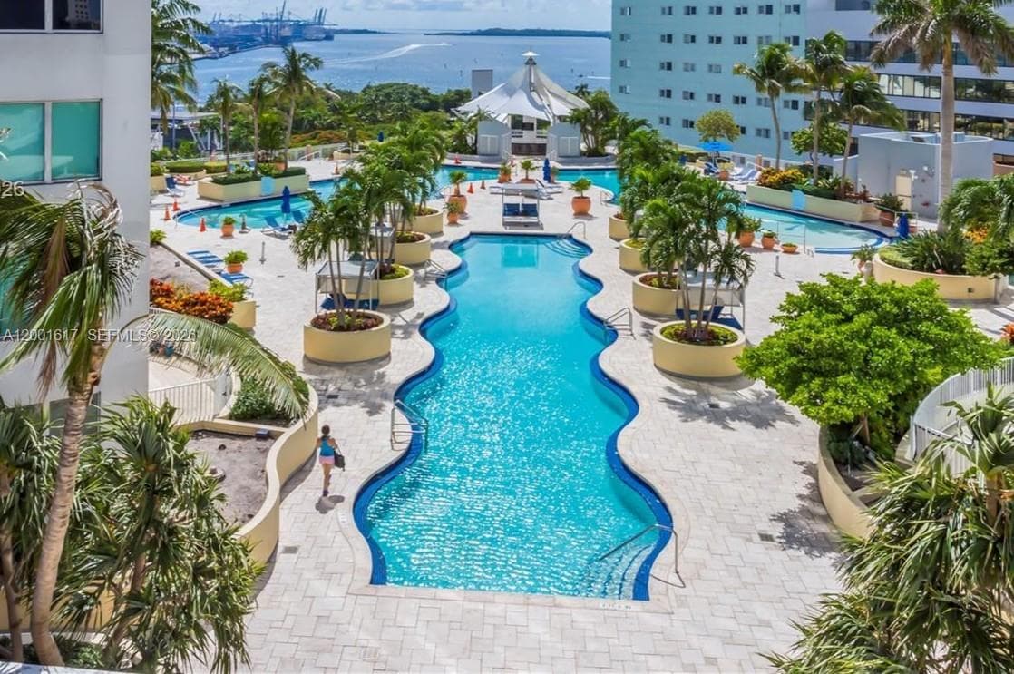 253 NE 2nd St # 1608, Miami FL 33132 — 30