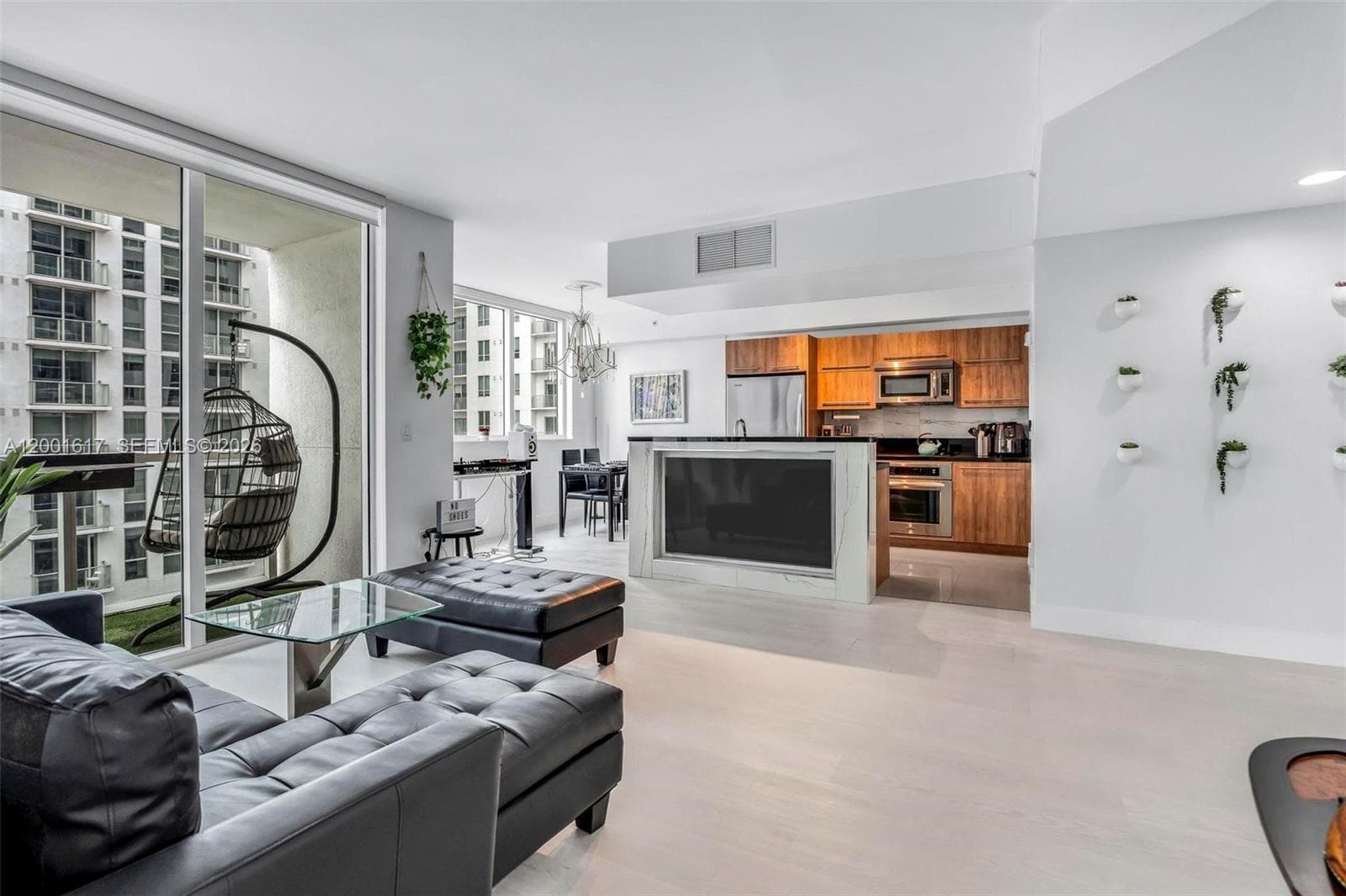 253 NE 2nd St # 1608, Miami FL 33132 — 10