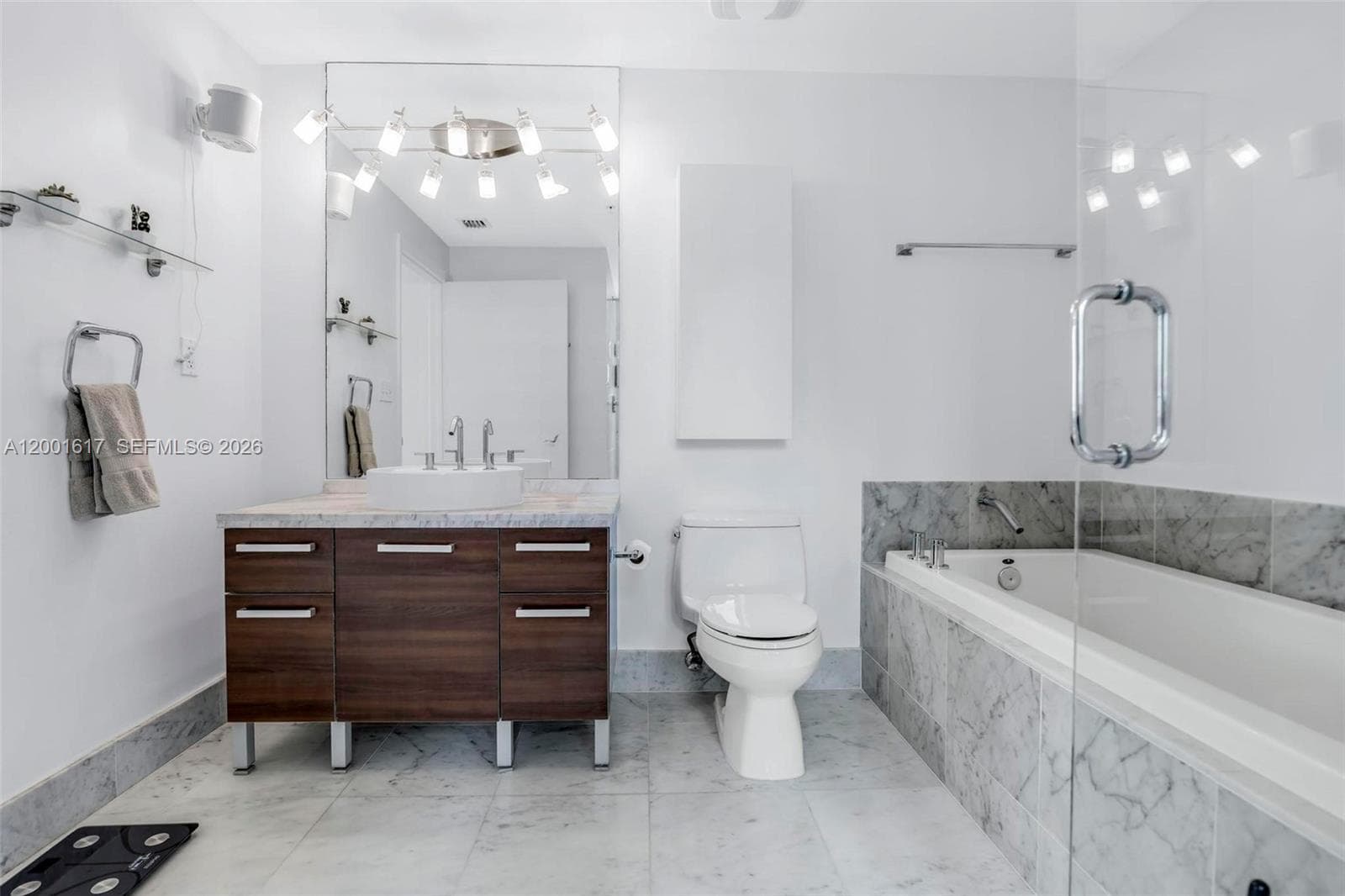 253 NE 2nd St # 1608, Miami FL 33132 — 19