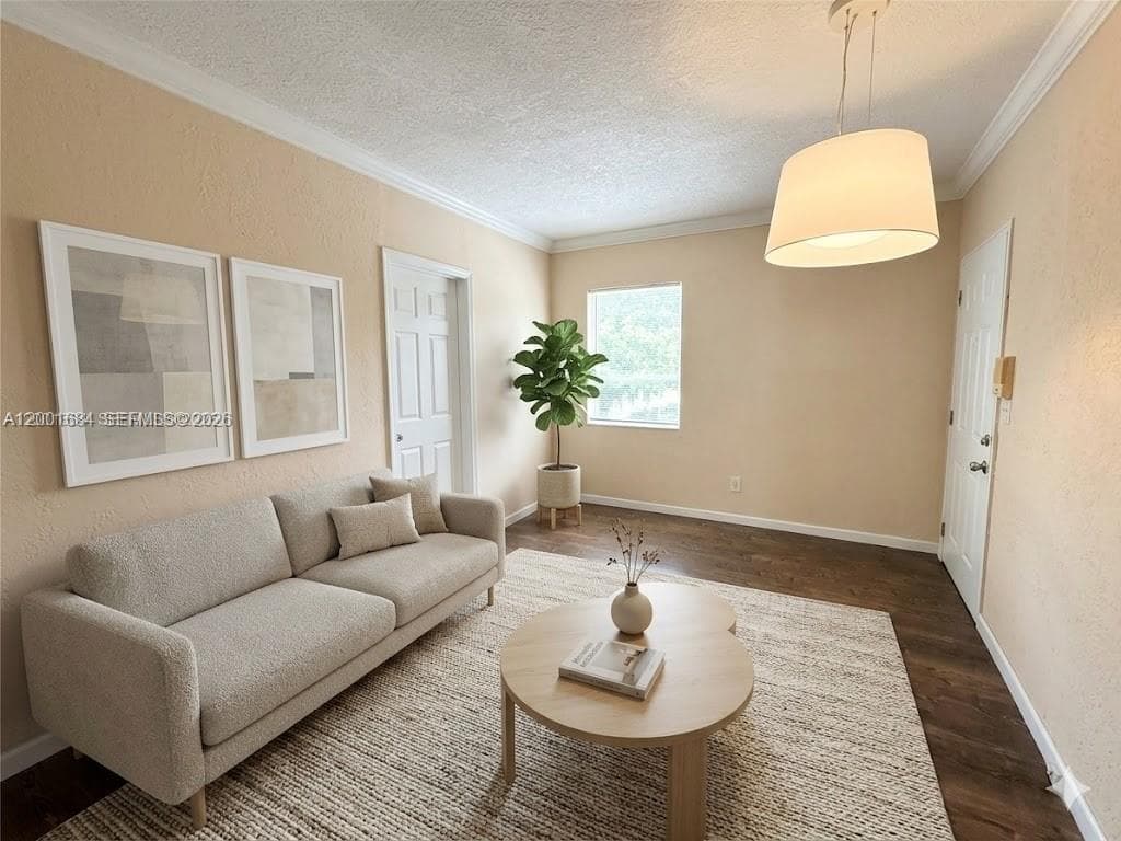 620 84th St # 25, Miami Beach FL 33141 — 2