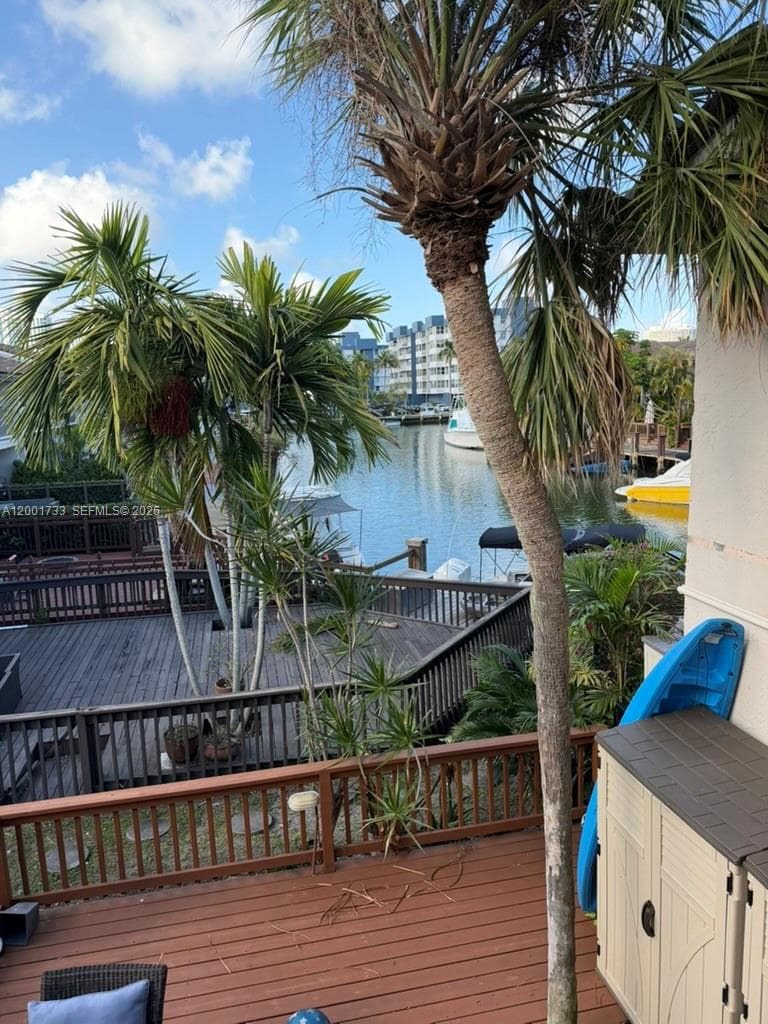 2661 NE 164th St # 40, North Miami Beach FL 33160 — 27