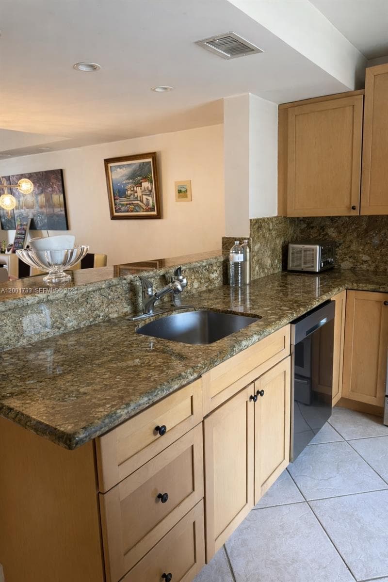 2661 NE 164th St # 40, North Miami Beach FL 33160 — 7