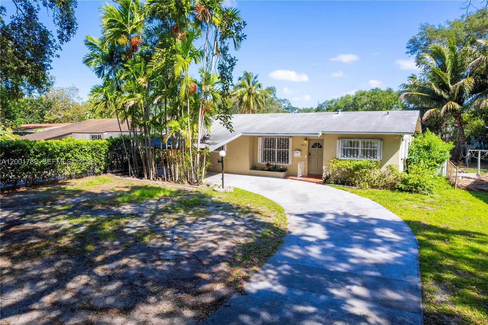 565 NE 160th Ter, Miami FL 33162 — 3