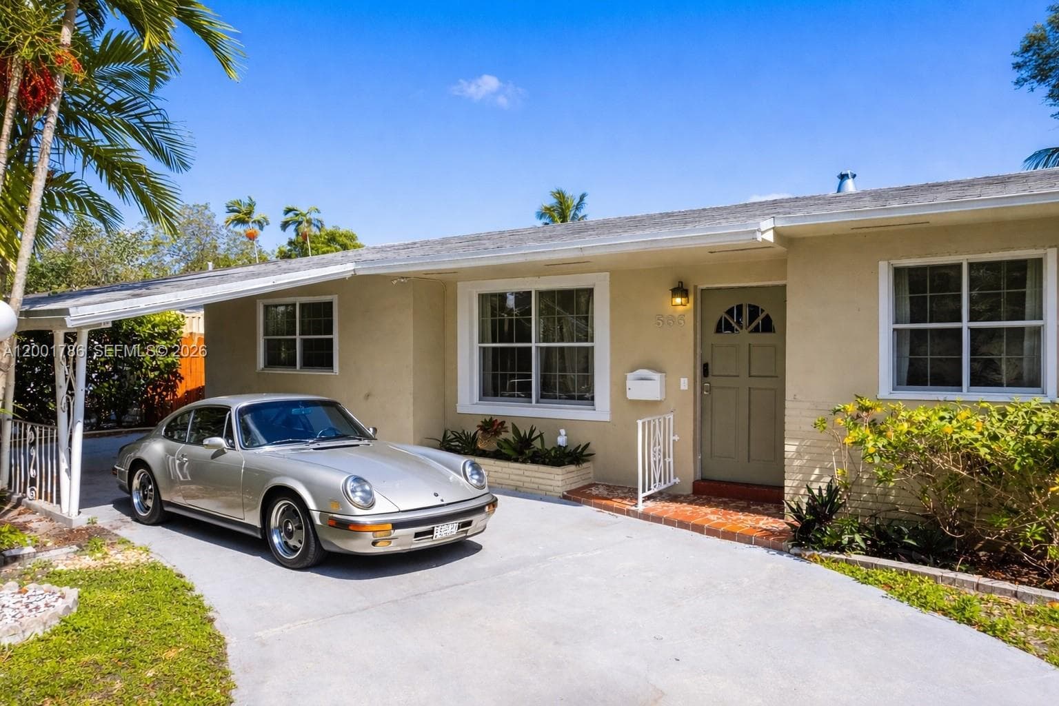 565 NE 160th Ter, Miami FL 33162 — 1