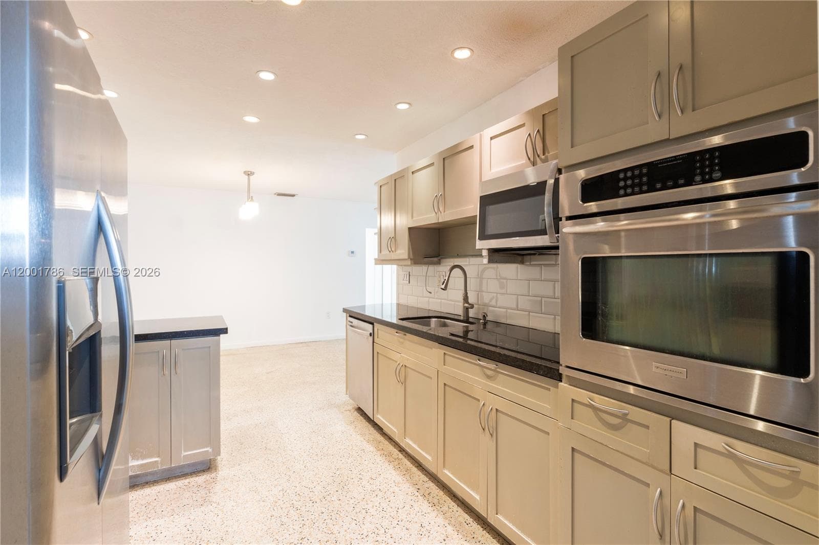 565 NE 160th Ter, Miami FL 33162 — 10