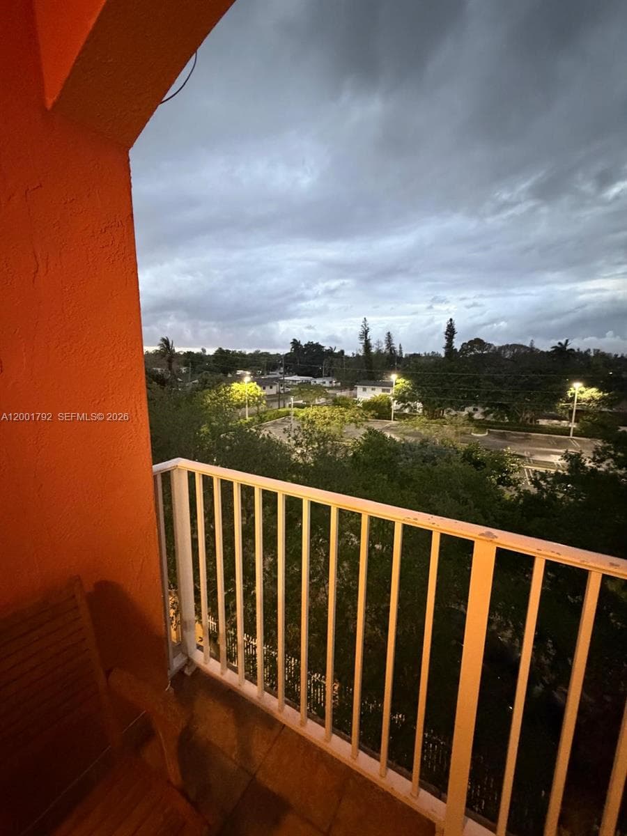1300 NE 109th St # 404, Miami FL 33161 — 1