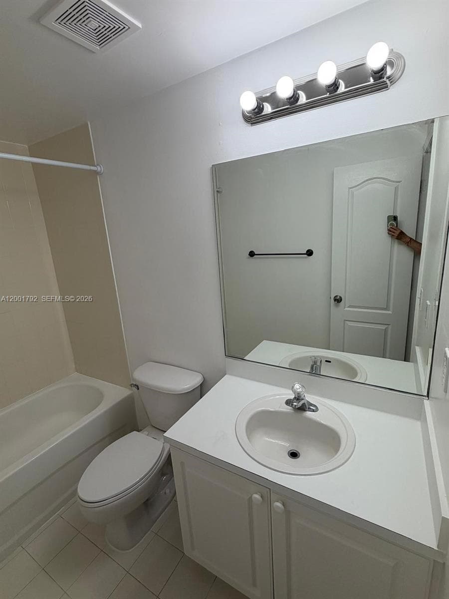1300 NE 109th St # 404, Miami FL 33161 — 9