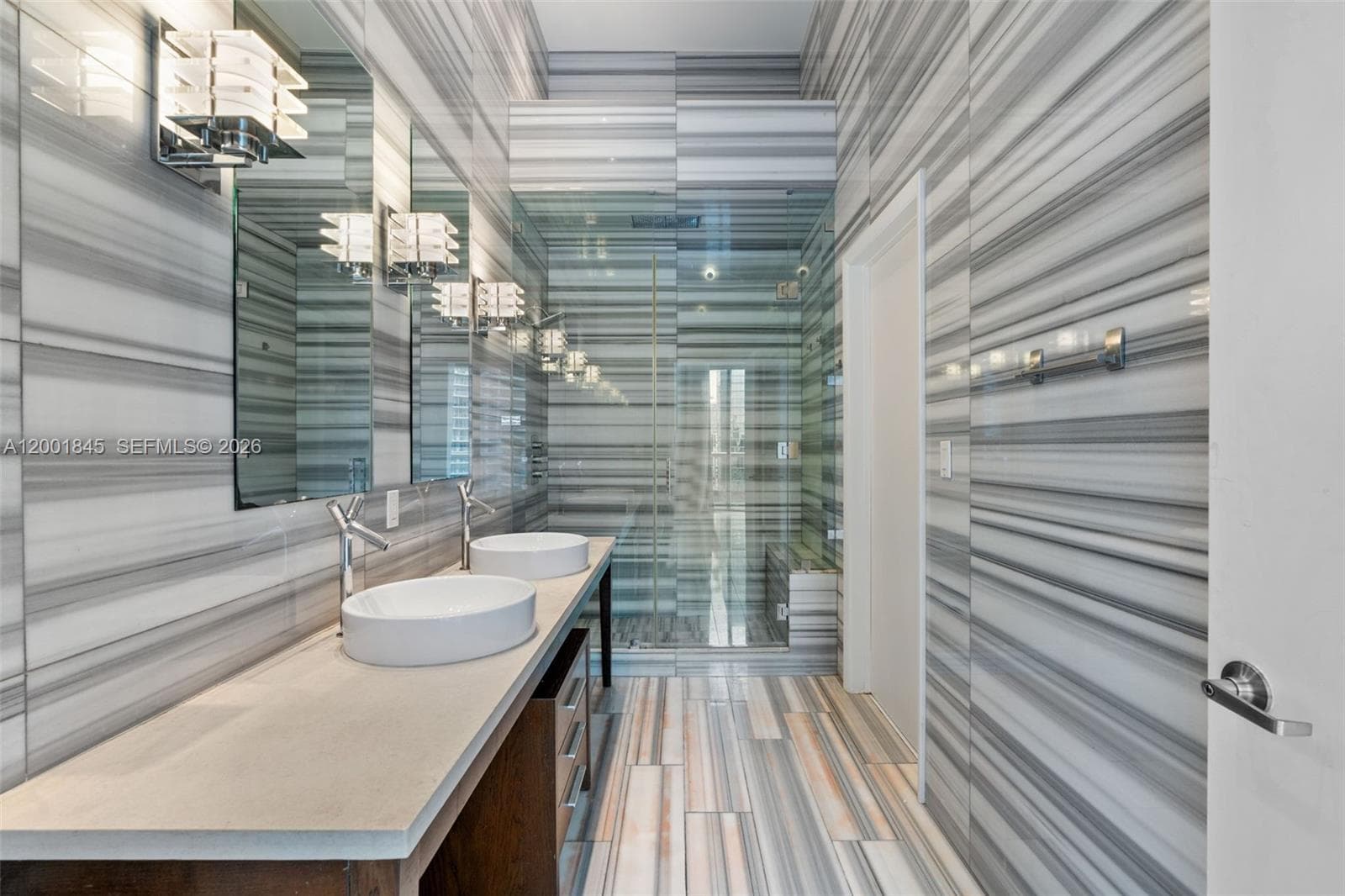 475 Brickell Ave # 2812, Miami FL 33131 — 17