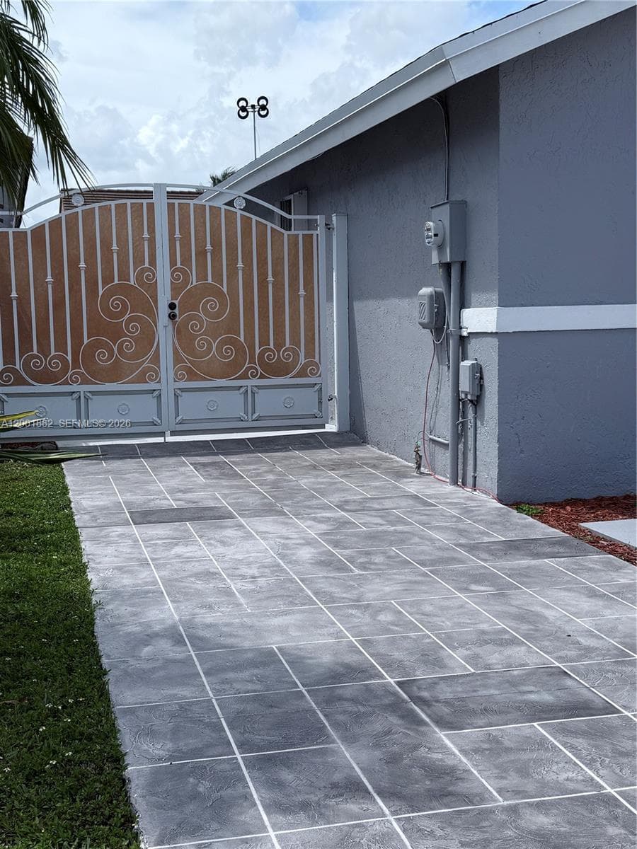14220 SW 53rd St # B, Miami FL 33175 — 1