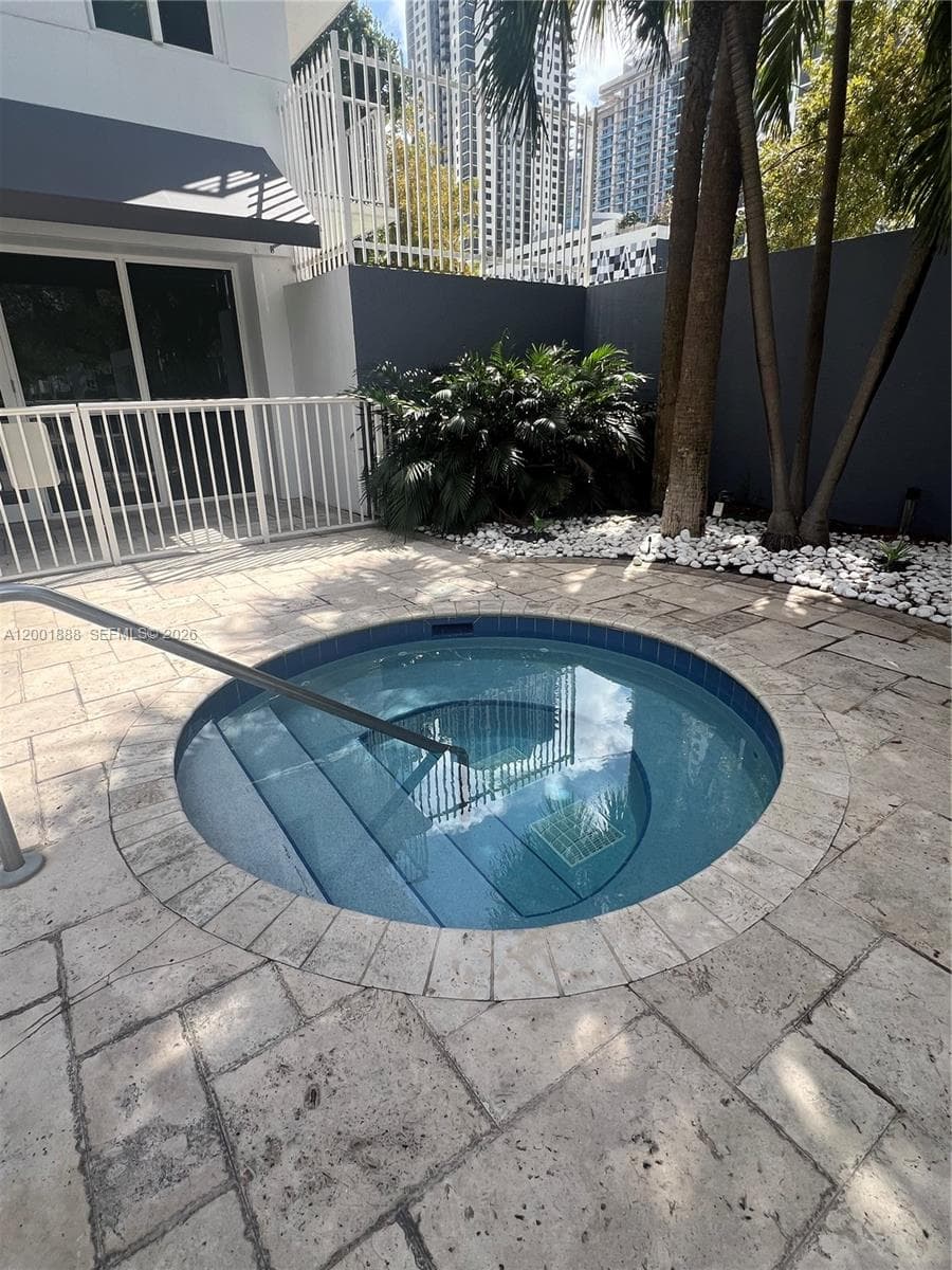 850 N Miami Ave # 1806, Miami FL 33136 — 18