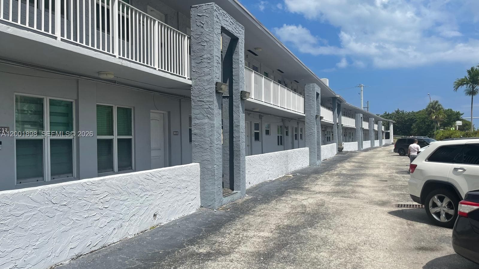 2225 NE 123rd St # 204, North Miami FL 33181 — 1
