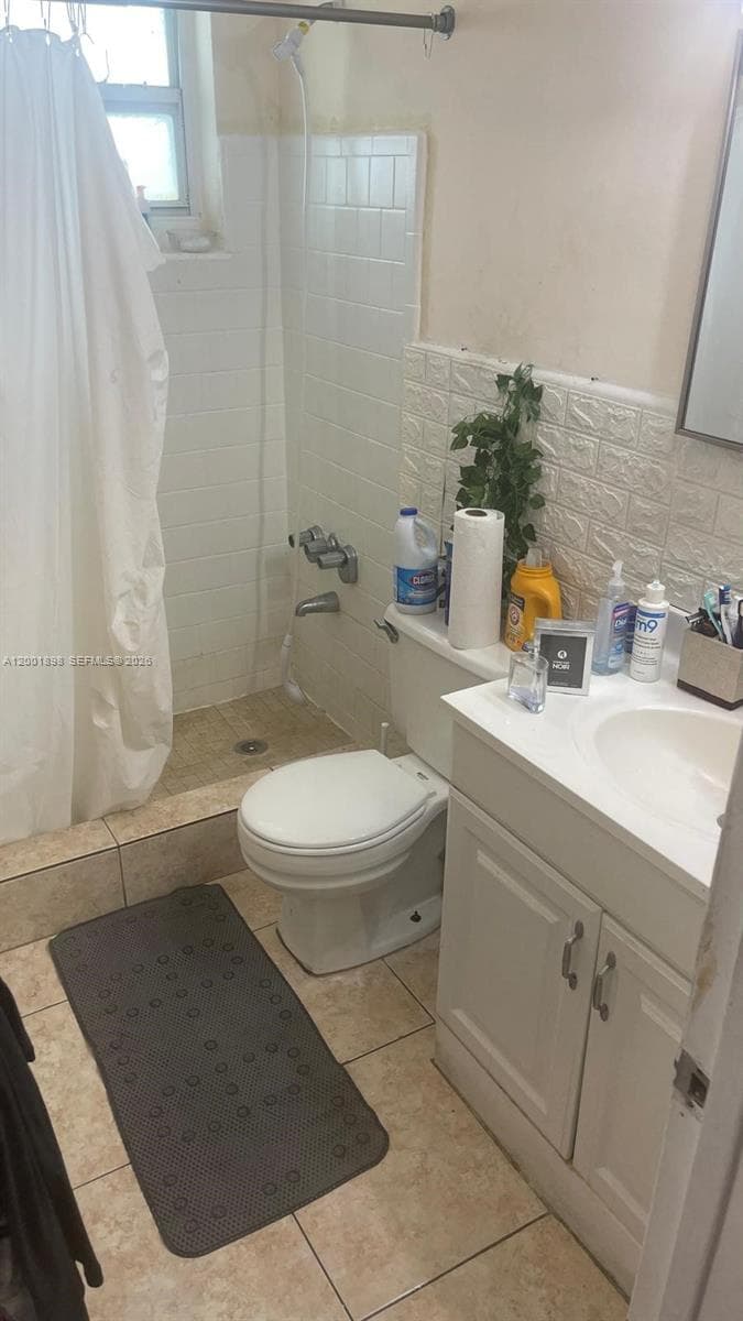 2225 NE 123rd St # 204, North Miami FL 33181 — 8