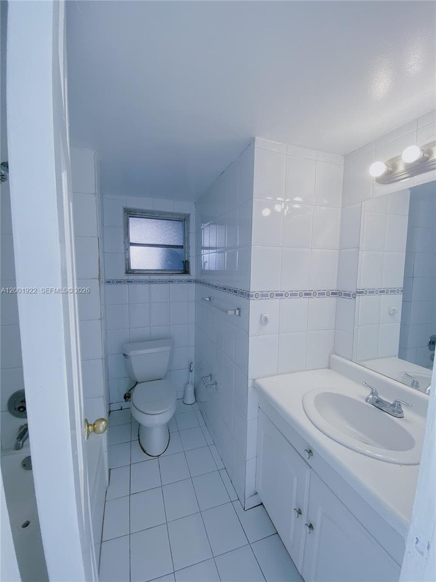 870 NW 87th Ave # 110, Miami FL 33172 — 4