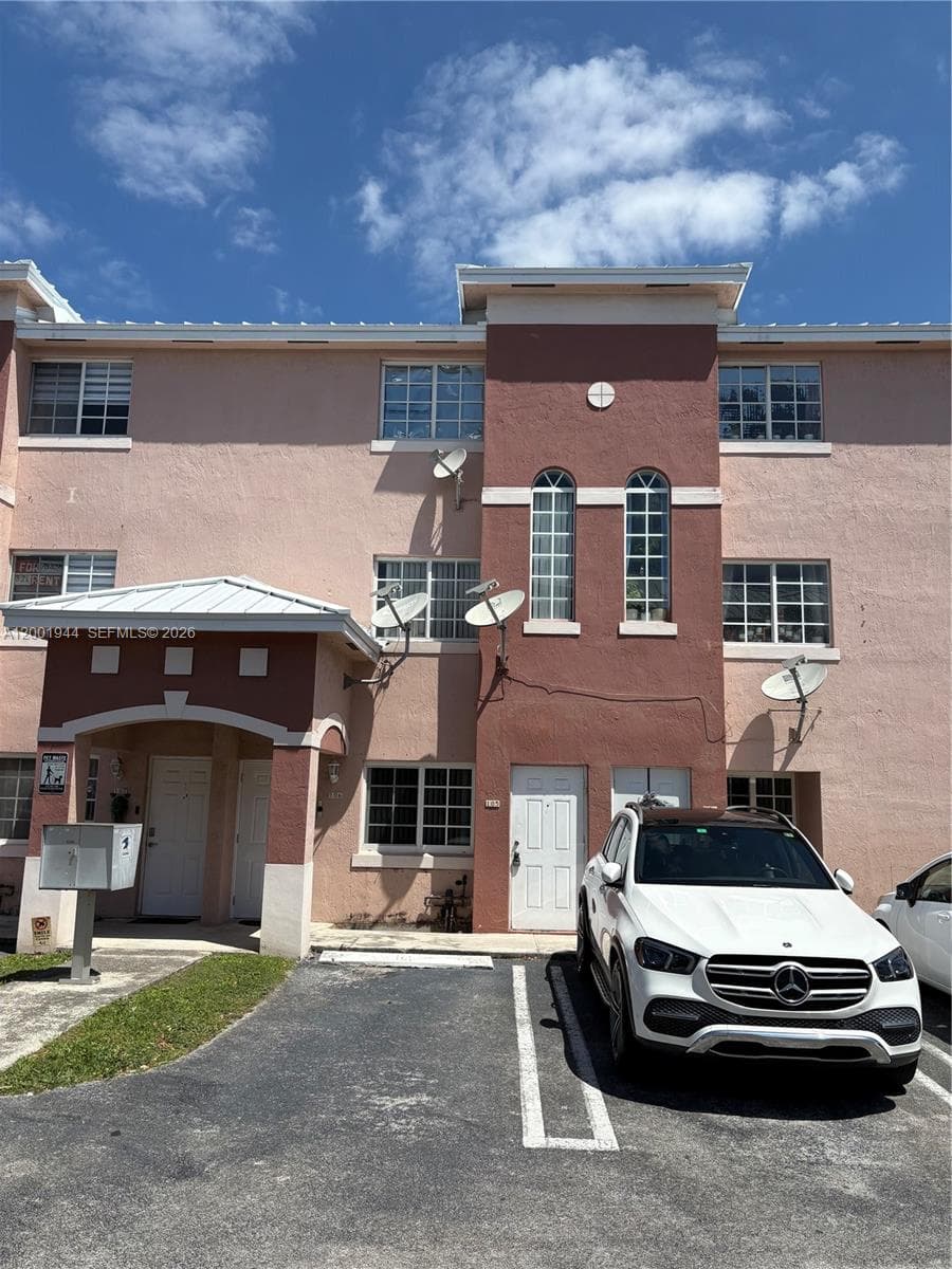 12035 SW 14th St # 105, Miami FL 33184 — 1