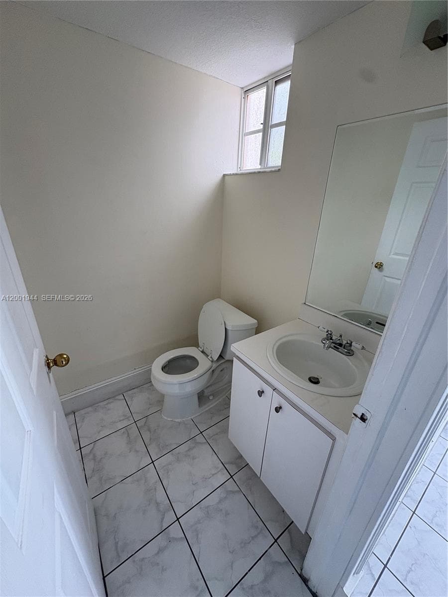 12035 SW 14th St # 105, Miami FL 33184 — 15