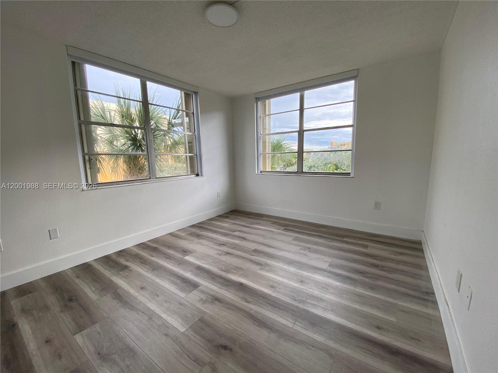 9320 Fontainebleau Blvd # 301, Miami FL 33172 — 9